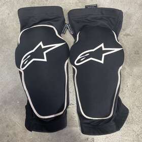 1652619 Alpinestars Paragon Knee/shin Protector Black/white Small