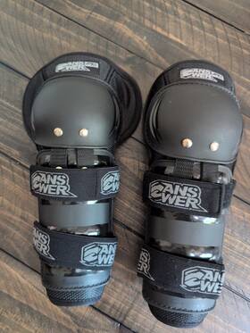 725679 Answer Apex Youth Knee And Shin Guards