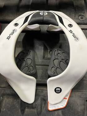 At3-tk-q319 Atlas Prodigy Kids Youth Moto Motorcycle Neck Brace White - 74cm 84cm 29-33 Inch At3-tk-q319 Atlas Prodigy Kids Youth Moto Motorcycle Neck Brace White - 74cm 84cm 29-33 Inch