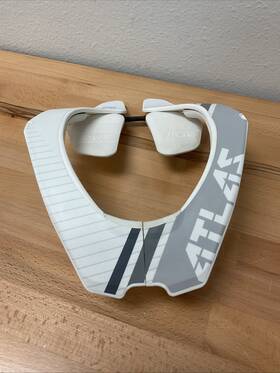 Q414-air Atlas 10262 Neck Brace Youth White/grey
