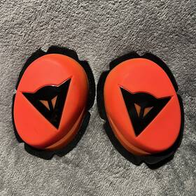 1876166-779-n Dainese Pista Knee Sliders Fluo-red/black