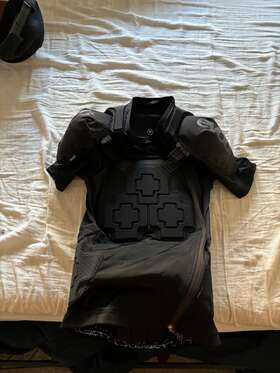 301509100-m Evoc Protector Jacket Pro Black - Medium Closeout