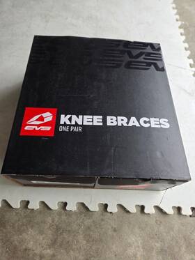 Evs 688713131985 Axis Sport Knee Brace Set Black