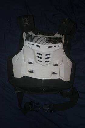 06117 Fox Racing Proframe Lc Size L/xl Chest Protector White Style # Solid