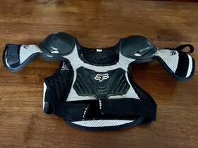 Fox Racing 884065822247 Youth Black/silver Pee Wee R3 Roost Guard Chest Protector Motocross