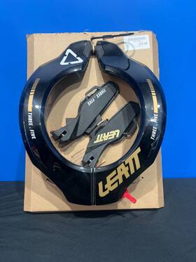 Leatt 009699112371 3.5 Neck Brace Black