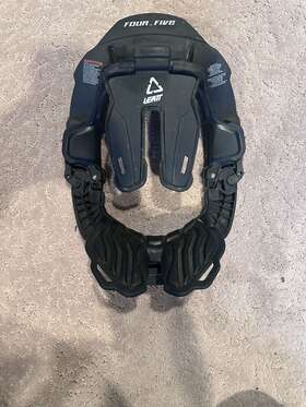 1023050200 Leatt New 2023 4.5 Stealth Neck Brace For Mx/offroad Adult Sizes 1023050200 Leatt New 2023 4.5 Stealth Neck Brace For Mx/offroad Adult Sizes