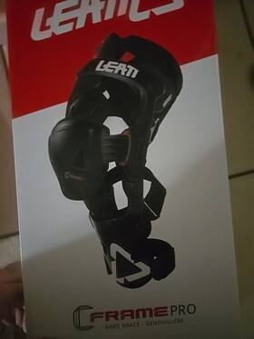 191-17342 Leatt C-frame Pro Carbon Motorcycle Knee Guard - Left L/xl 191-17342 Leatt C-frame Pro Carbon Motorcycle Knee Guard - Left L/xl
