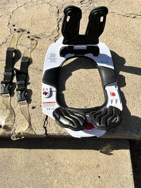 216160 Leatt 5.5 Neck Brace