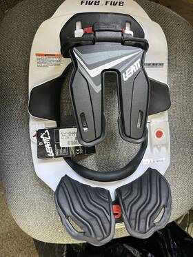 5014101122-2 Leatt Gpx 5.5 Neck Brace Sz. L / Xl Black New-open Box