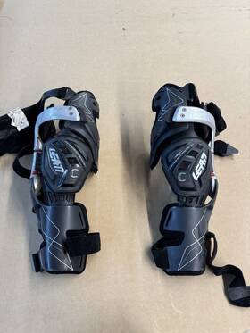 5017010 Leatt C-frame Pro Carbon Knee Braces L/xl