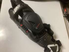 5017010120 Leatt C-frame Pro Carbon Knee Brace Right Sm/md -