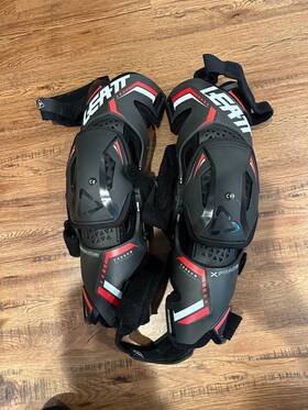 5018010122 Leatt Knee Brace Carbon Fiber X-frame - Motorcycle/motocross Like New