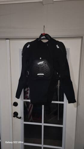 502000420 Leatt 502000420- Adult 3df Airfit Hybrid Body Protector