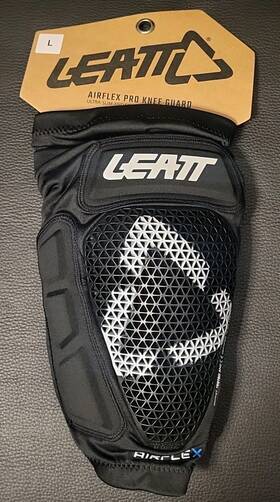 5020004282 Leatt Airflex Pro Knee Guards Large Black Right And Left Ultra Slim Soft Gel Pads