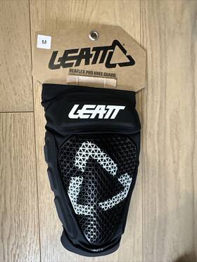 5024060941 Leatt Reaflex Pro Knee Guard Black Size Medium -