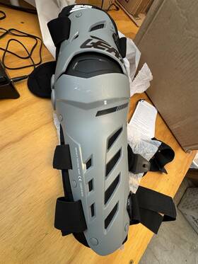 5025202481 Leatt - Knee And Shin Guard Dual Axis Forge L/xl Open Box