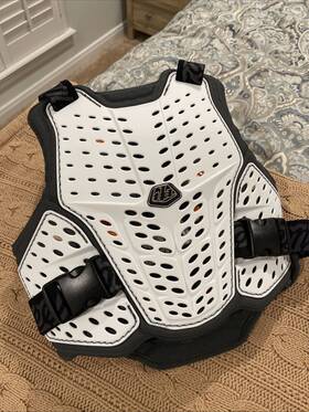 584003011 Troy Lee Designs Rockfight Ce D30 Chest Protector White