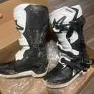 Alpinestars Tech Boots White / Black Size 4MEN 1 Muddy Display Brand New. Fixed Price $129.00.