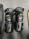New Leatt Z-frame Knee Brace Pair Black Small Sku: 5022121900. Fixed Price $250.00.