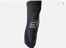 Fox Racing Enduro D30 Knee Guards (black) (medium) 28918-001-M. Fixed Price $49.93.