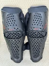 Alpinestars SX-1 V2 Knee Protectors 6506321-13L/XL. Fixed Price $94.88.