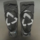Leatt Elbow Reaflex M Black Guards Pads. Fixed Price $34.99.