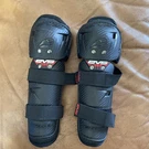 Shin Guard Option Knee Pad Black Youth Great Condition Evs. Fixed Price $12.99.