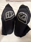 Troy Lee Designs Raid Knee Guards Large. Fixed Price $35.00.