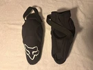 Fox Racing Youth Launch D30 Knee Guards 26433. Fixed Price $50.00.
