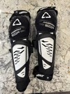 Leatt - 3DF Hybrid Ext Knee And Shin Guard White/black Size L/xl. Fixed Price $70.00.